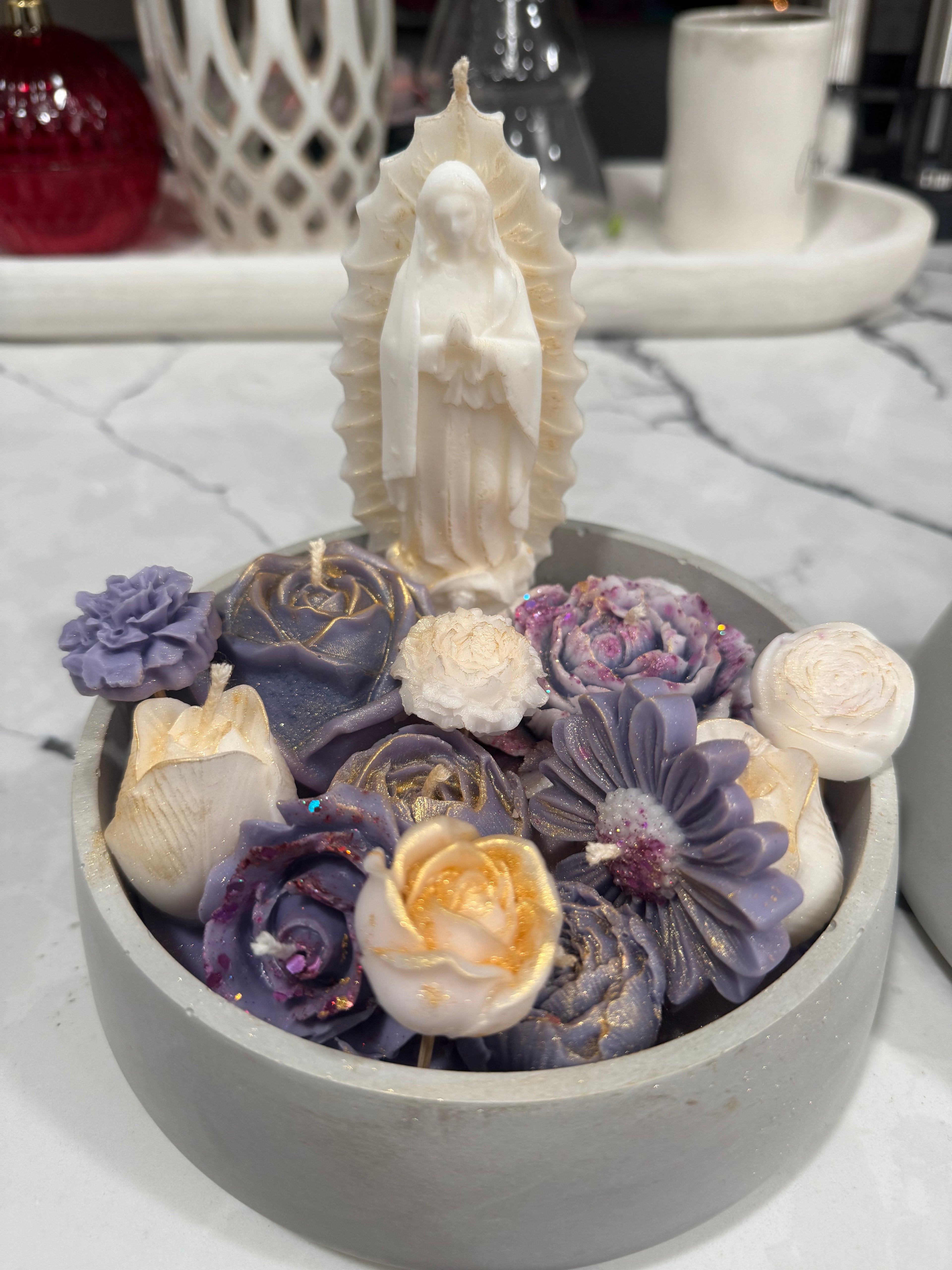 Virgen praying garden